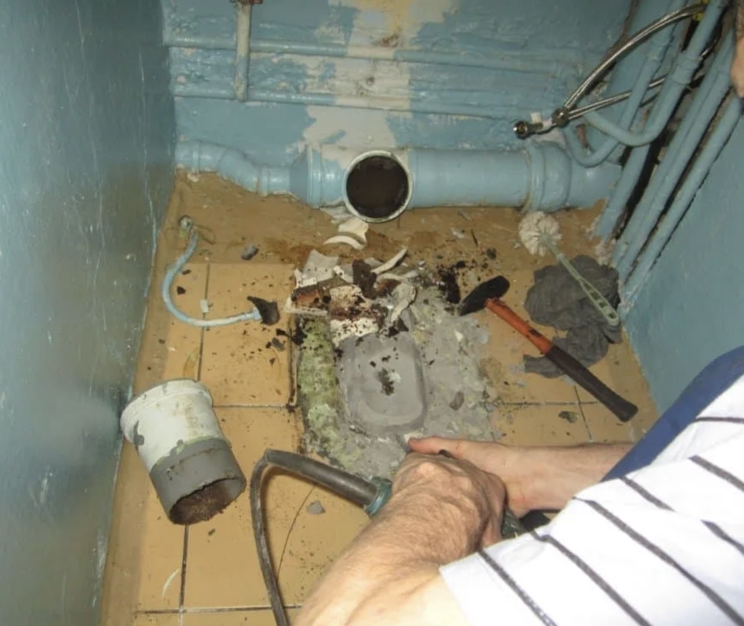 Демонтаж унитаза во Владикавказе Демонтаж унитаза