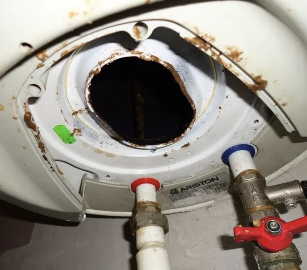 Бойлер не наполняется водой. Thermex if 80v инструкция. Как понять что водонагреватель наполнен. Бойлер аристон 50. Чистка накопительного водонагревателя.